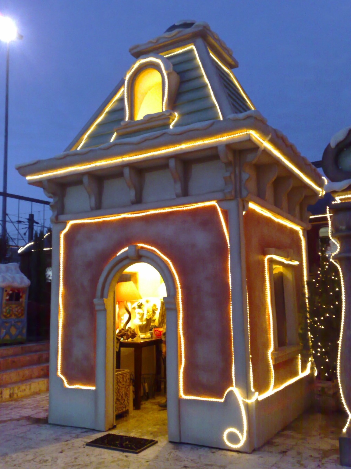 Illuminated themed kiosk
