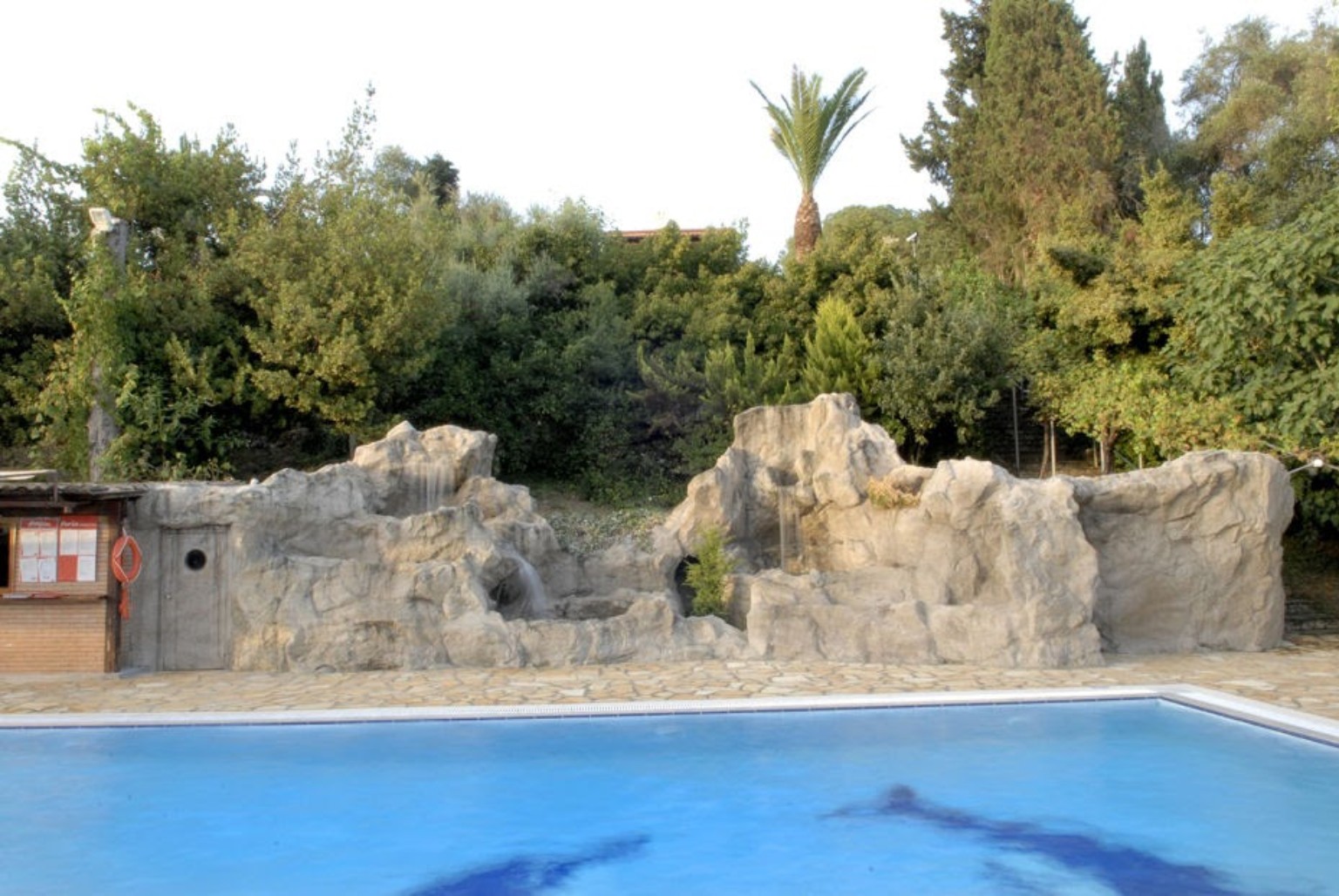 Poolside artificial rockwork water feature