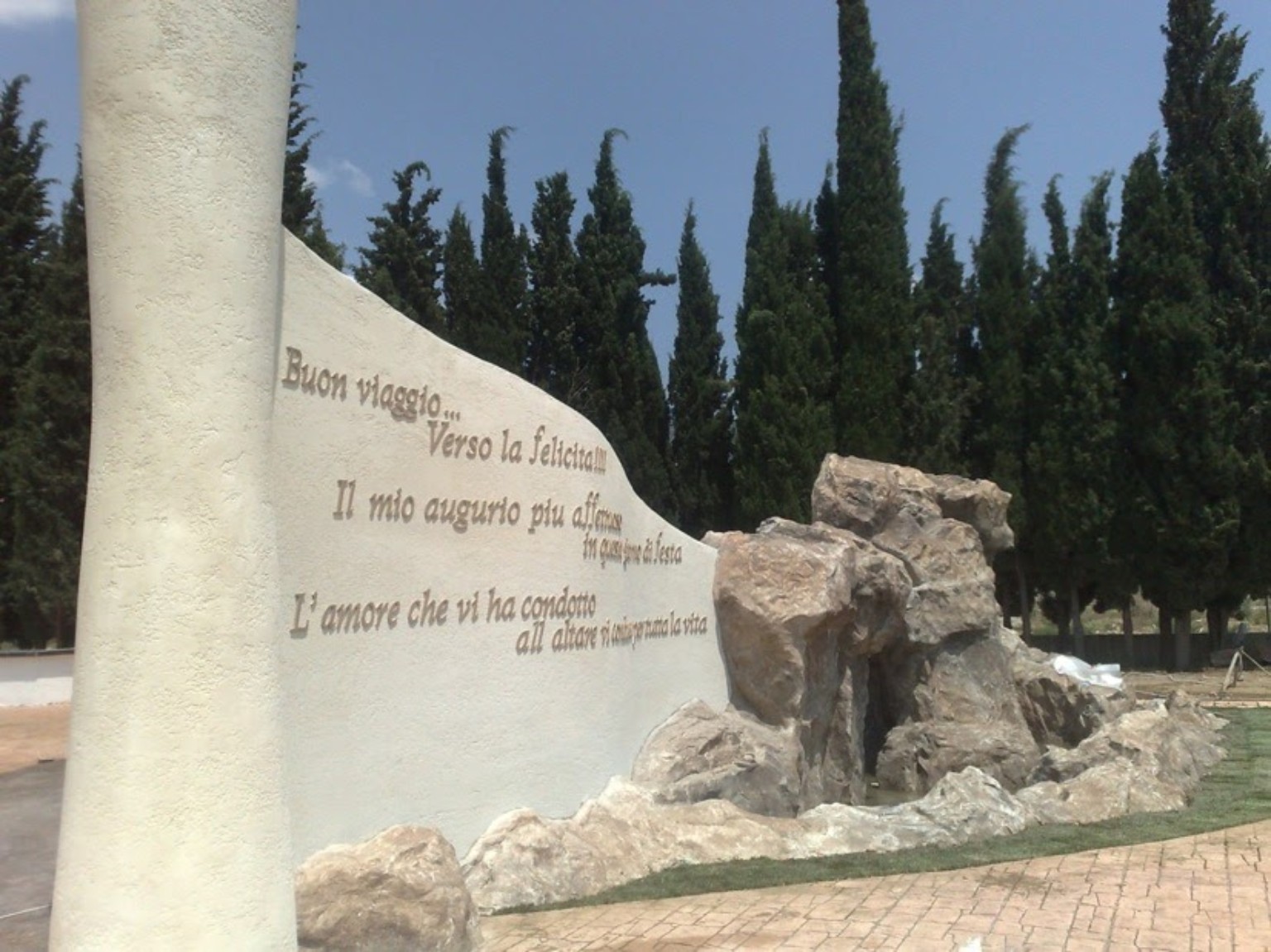 Rockwork monument with inscription