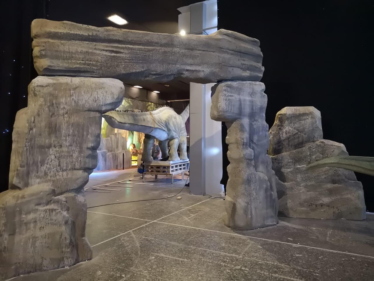 Themed stone gateway